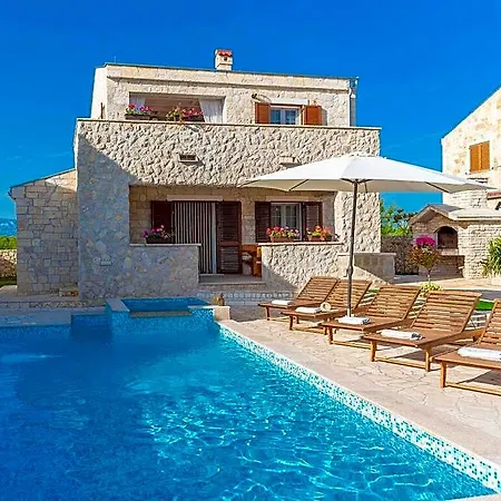 Kirsten With Heated Pool, Jacuzzi And Sauna - By Ta Leut Agency