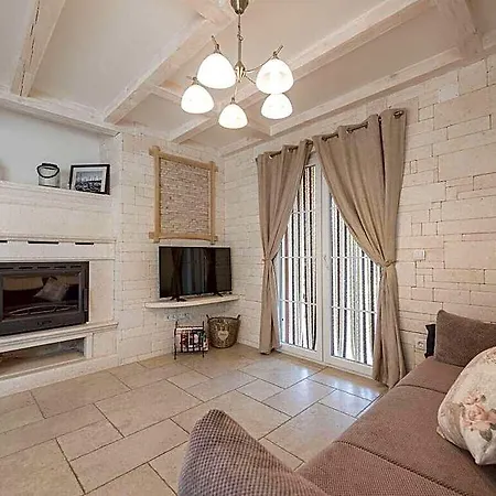Kirsten With Heated Pool, Jacuzzi And Sauna - By Ta Leut Agency 4*
