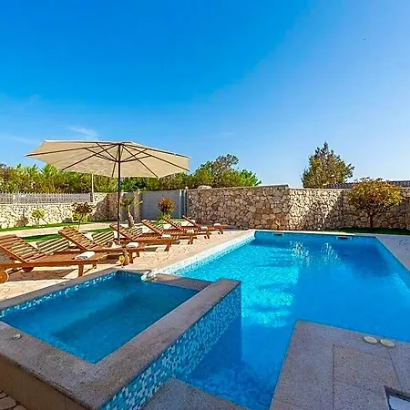 Kirsten With Heated Pool, Jacuzzi And Sauna - By Ta Leut Agency 4* 普利拉卡