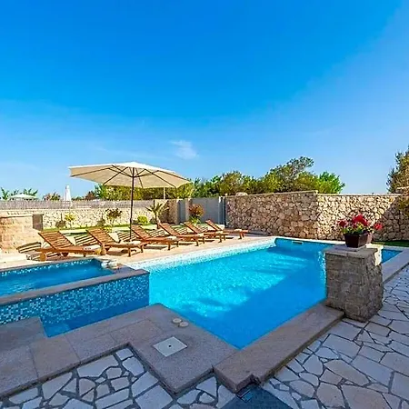 Kirsten With Heated Pool, Jacuzzi And Sauna - By Ta Leut Agency 酒店