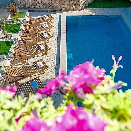 Kirsten With Heated Pool, Jacuzzi And Sauna - By Ta Leut Agency 4* Privlaka