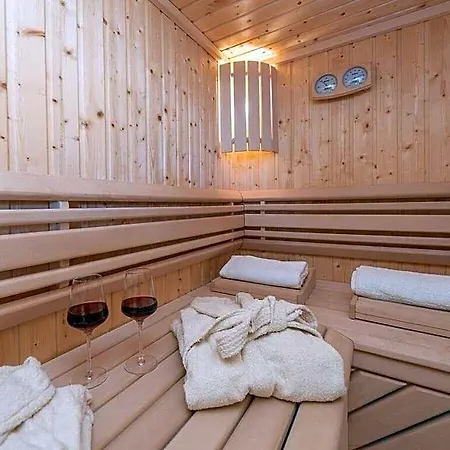 Szálloda Kirsten With Heated Pool, Jacuzzi And Sauna - By Ta Leut Agency 4*