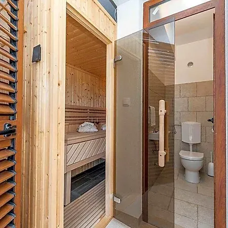 Kirsten With Heated Pool, Jacuzzi And Sauna - By Ta Leut Agency 4*