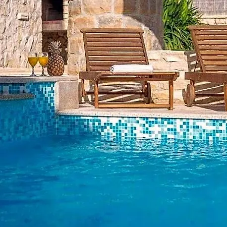 Kirsten With Heated Pool, Jacuzzi And Sauna - By Ta Leut Agency 酒店